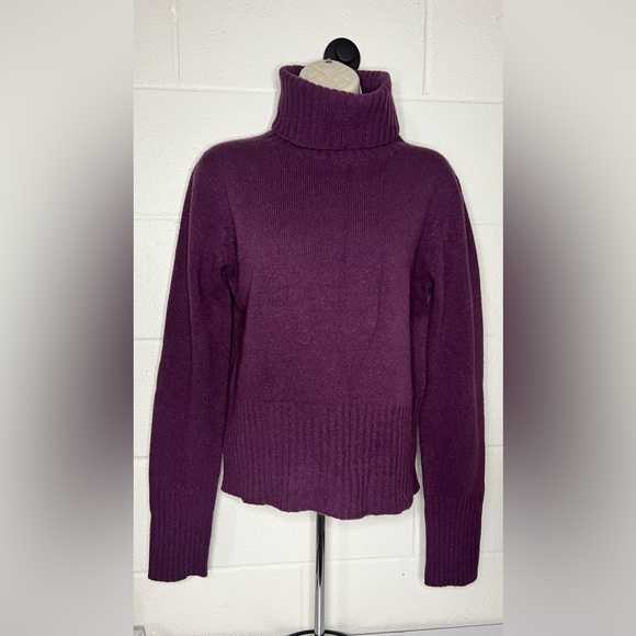 Vintage Max Mara Turtle Neck  70% virgin wool and 30% cashmere Small - Picture 2 of 11